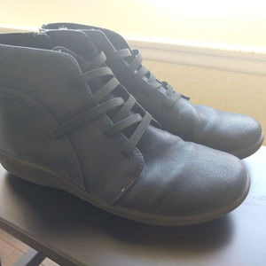 CLARKS Sillian Jane Size Navy Blue Boots 9.5M